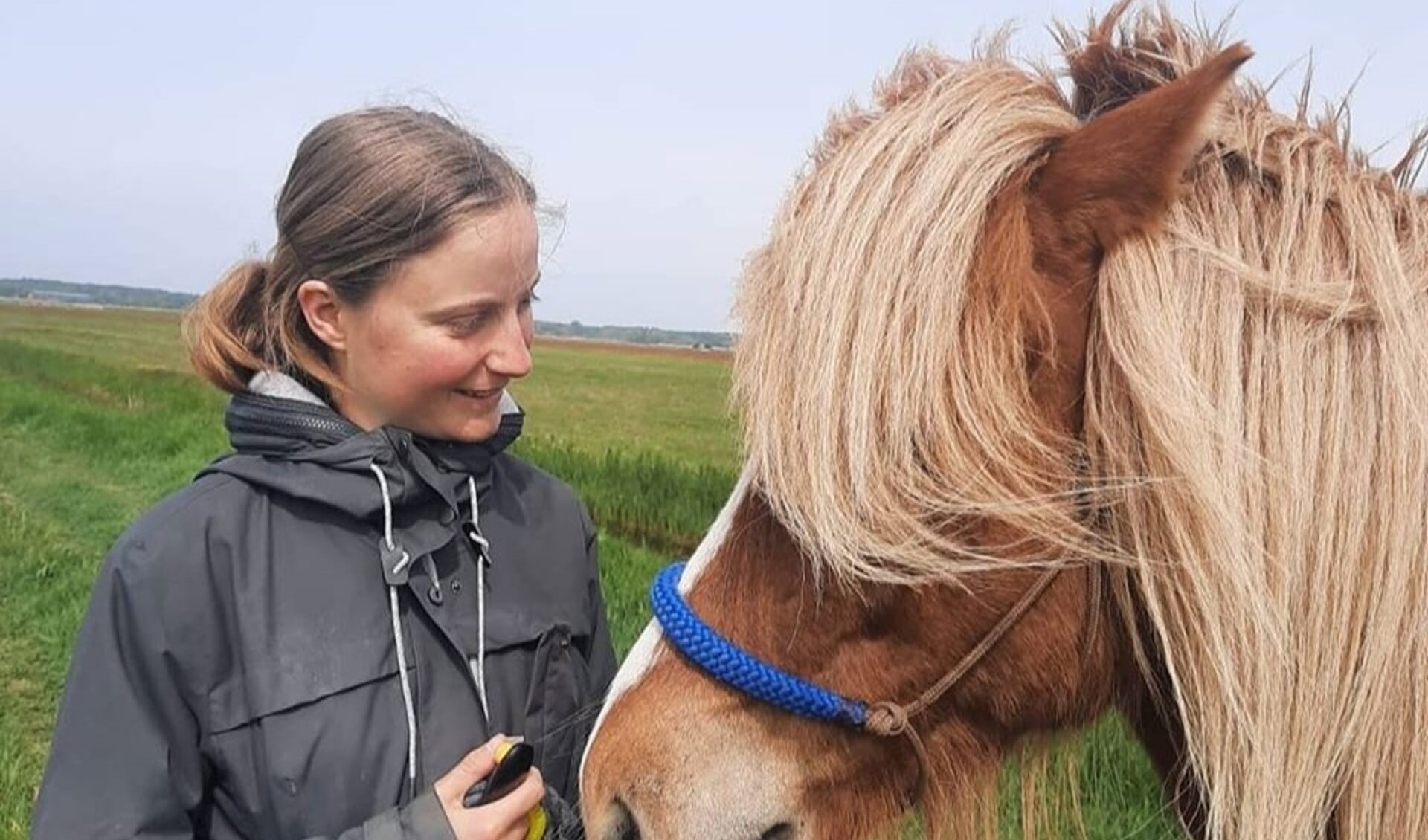 Lilian met haar paard Jafni. De dag erna werd hij doodgereden bij een tragisch ongeluk.