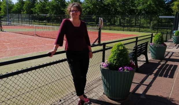 Liesbeth Molenaar is voorzitter van de tennisvereniging.