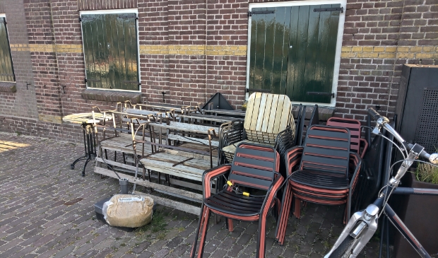Straks krijgen alle terrasstoelen en tafels weer de ruimte.