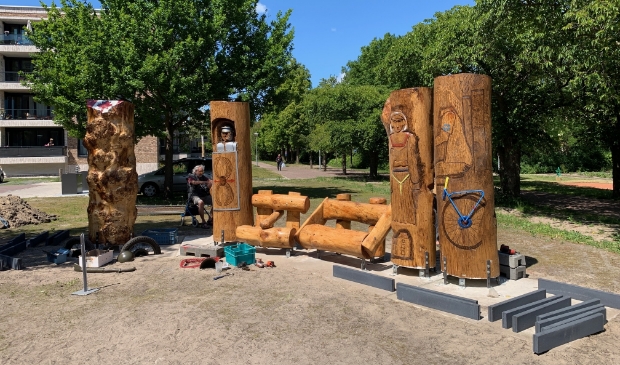 De 'Bomenbank' gemaakt door Heemskerker Jan van Lieshout.