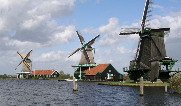Het college heeft de strategie van groei op de Zaanse Schans bijgesteld naar stabilisatie en beheersing van de bezoekersstromen.