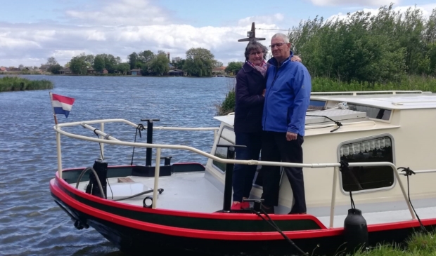Truud en Jan Commandeur op hun prachtige vakantielocatie.