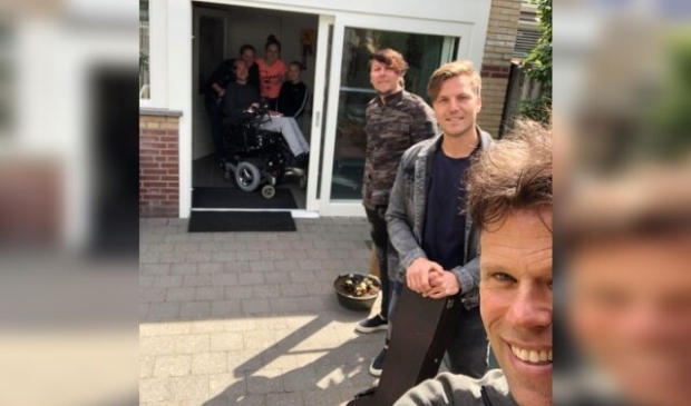 3JS naar Brabant om gesigneerd album ‘De aard van het beest’ af te geven.