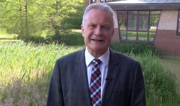 Burgemeester Heldoorn sprekt inwoners van Waterland toe bij Omroep PIM.