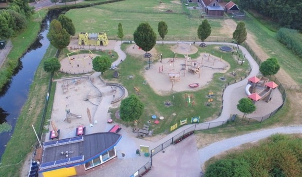 Luchtfoto de Speelderij in Volendam.