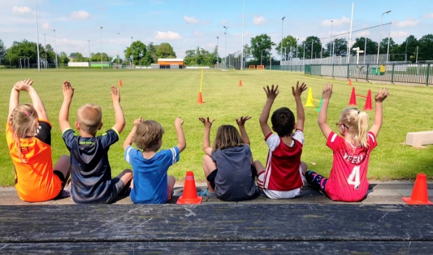 De kinderen zijn blij dat ze weer mogen trainen.