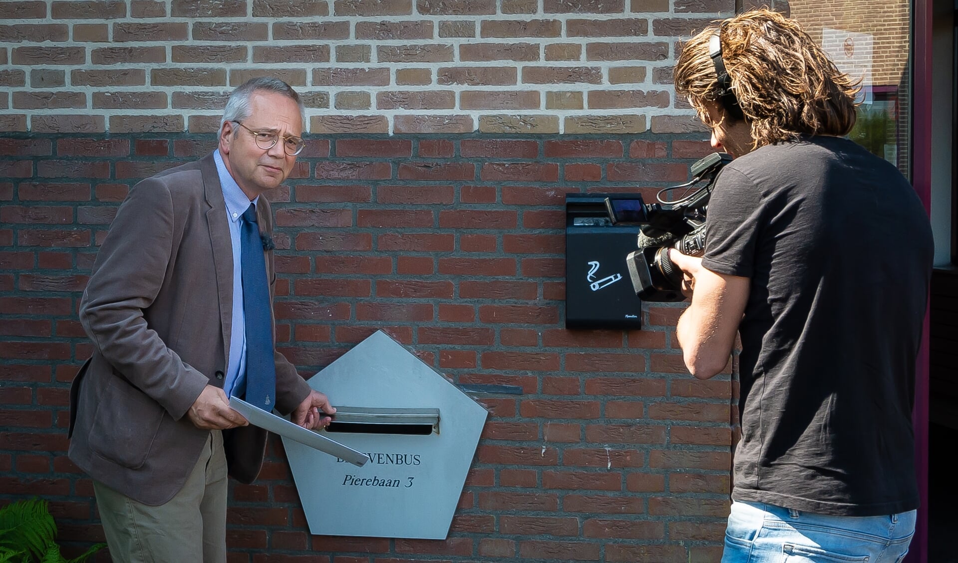 Omdat Niemand Van Het B&W Kwam Opdagen Om De Petitie In Ontvangst Te ...