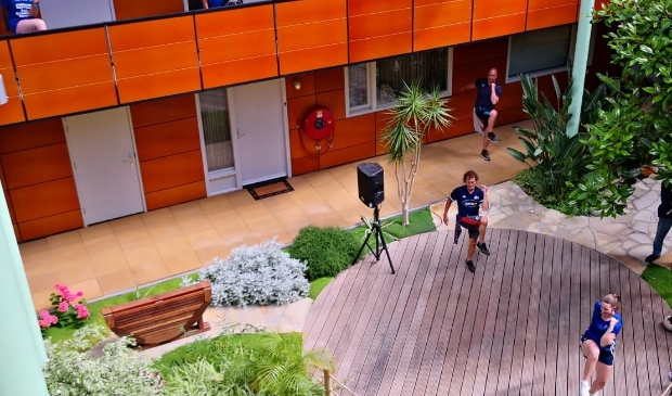 Het Ouderenfonds riep de Nationale Balkon Beweegda in het leven.
