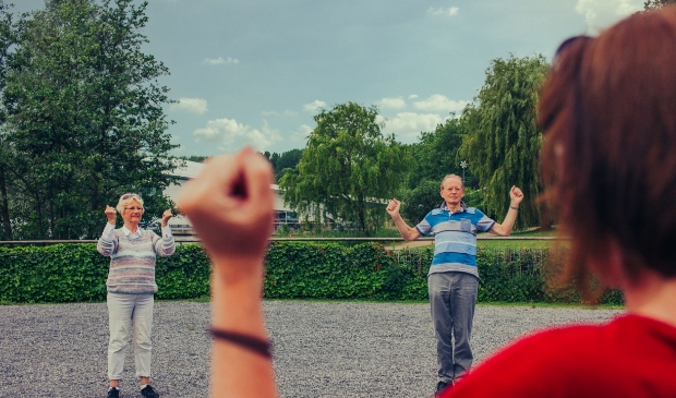 Hoe houd je je doelgroep fit en in beweging nu ze niet binnen mogen sporten?