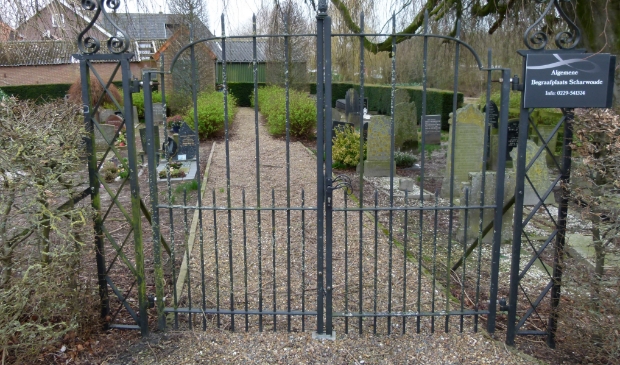 De stichting zet zich in voor het onderhoud en beheer van het kerkhof van Scharwoude.