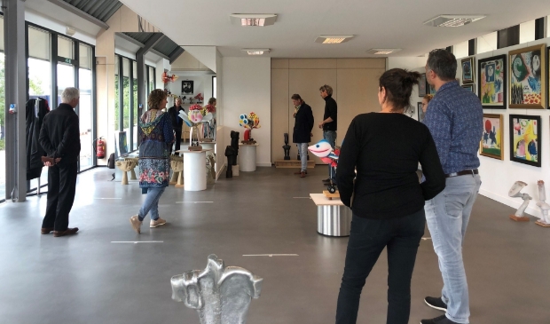 Er is veel belangstelling voor de expositie.