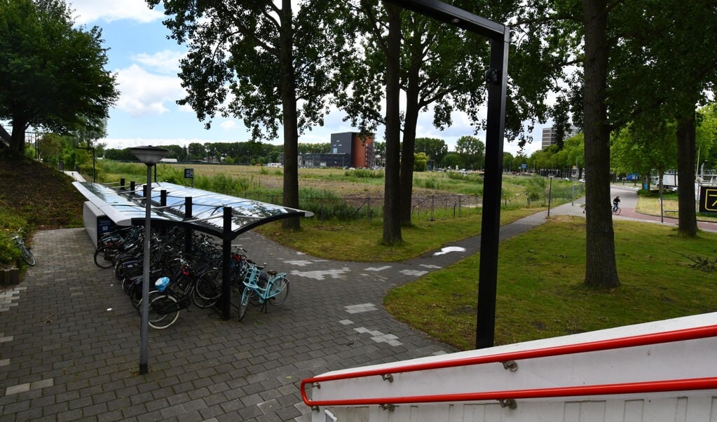 Het is nog een kale vlakte waar ooit VVZ voetbalde. Op deze plek tussen het NS station Kogerveld en de rotonde bij het ZMC zal het Oostzijderpark komen. 
