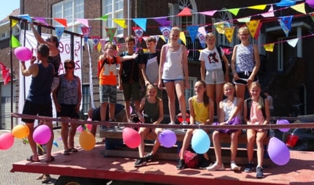 Sam, Suzanne, Feline, Koen, Annelies, Lotte, Silke, Julius, Kirsten en Ivana verlaten de basisschool.