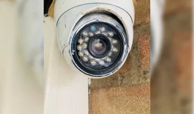 De gemeenteraad heeft de burgemeester de bevoegdheid gegeven om camera’s te plaatsen via de APV.