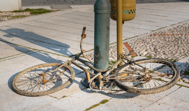 <p>De gemeente Heerhugowaard wil het station netjes houden en gaat daarom achtergelaten fietsen weghalen.</p>