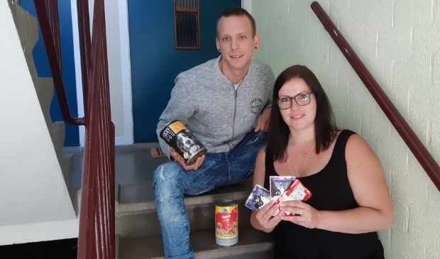 Ruben Boxhoorn en Patricia de Jong laten hun hart spreken voor de dieren door ze goede voeding te geven.