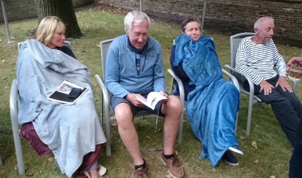 Luisteren in de luistertuin is er dit jaar niet bij, maar zelf je stoel meenemen kan wel.