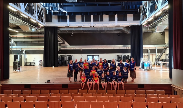 Theater de Kampanje stelt hun podium ter beschikking.