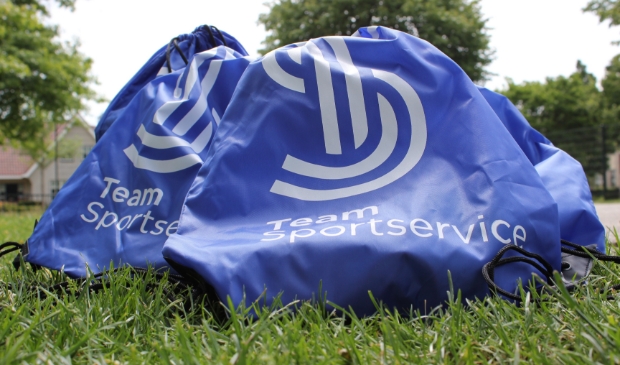 De zomer beweegtasjes voor kinderen die niet op vakantie gaan.
