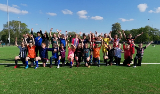 Wegens succes is de meidenmaand bij voetbalvereniging DEM verlengd.