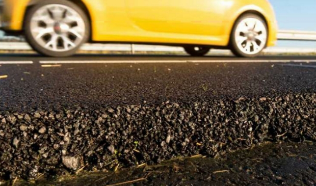 Het zeer open asfalt beton (ZOAB) is stiller en voert hemelwater snel af.