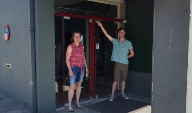 Medewerkers van Vrijwilligerspunt trekken voor het laatst de deur van het kantoor aan de Maelsonstraat 20 achter zich dicht.