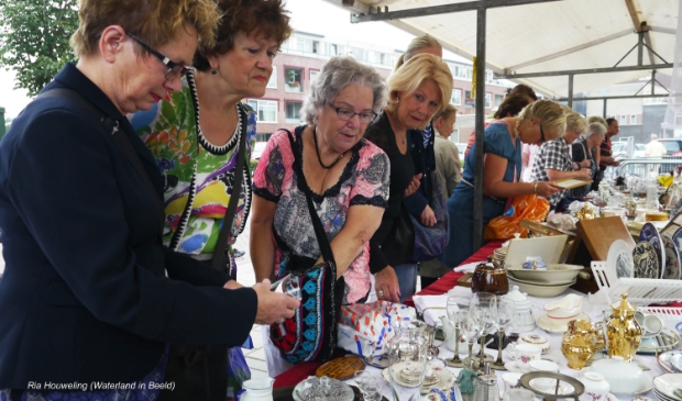 Vorig jaar was de rommelmarkt nog erg gezellig.