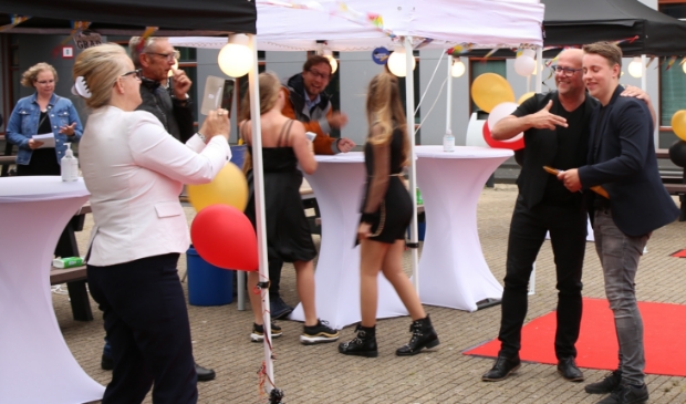 De pas geslaagden gingen uiteraard op de foto.