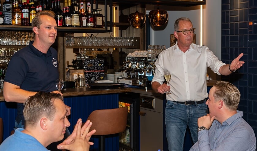 Sven en vader Bart Tishauser toosten op een mooie toekomst voor Twaalf.