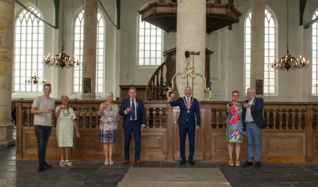 Welverdiende koninklijke onderscheidingenvoor Emmy Leeuwinga, Ton Dekker en Peter Kulk.