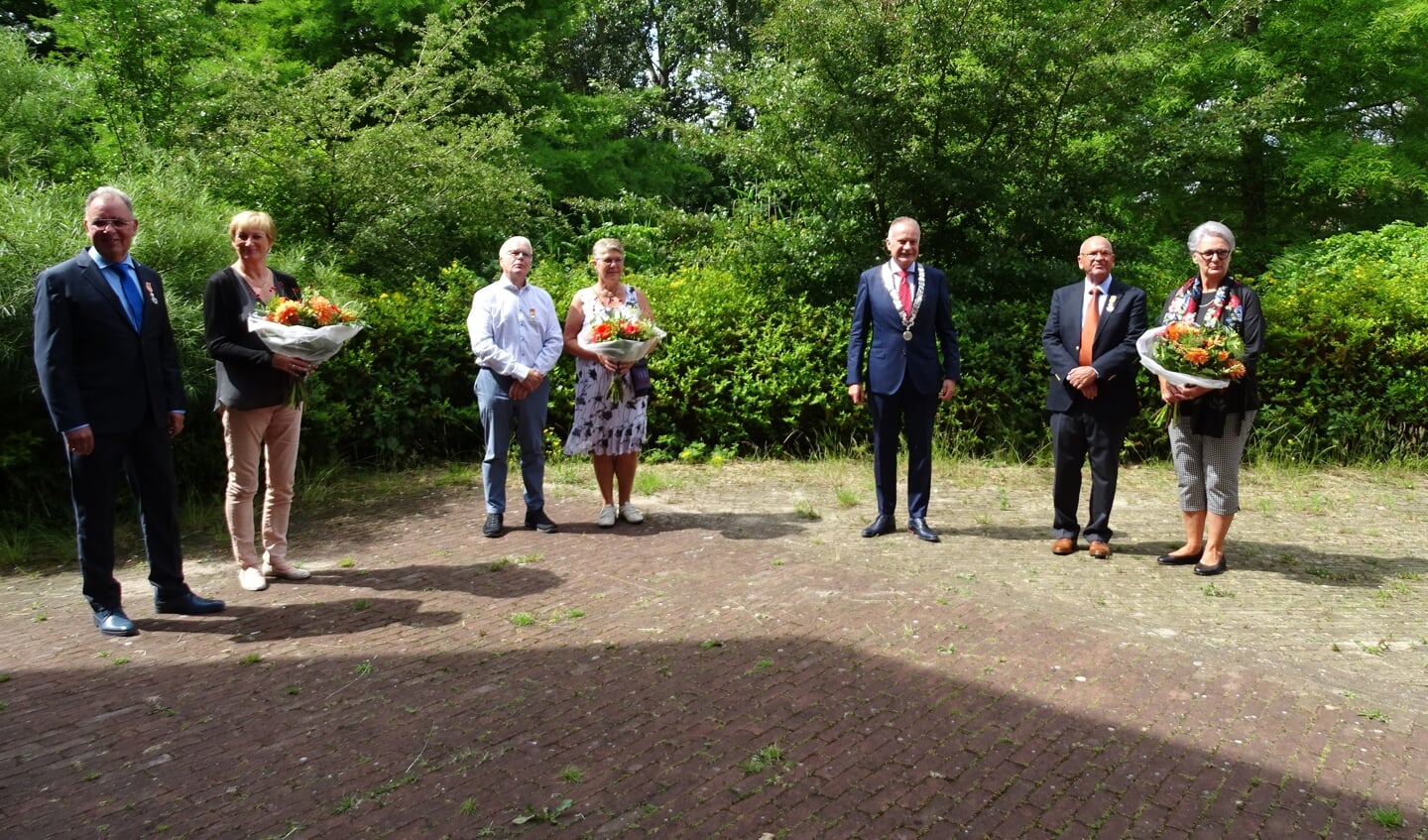 V.l.n.r. : Ton Meijer, Gerard Spil, Burgemeester Heldoorn, Evert Smiet en partners. 