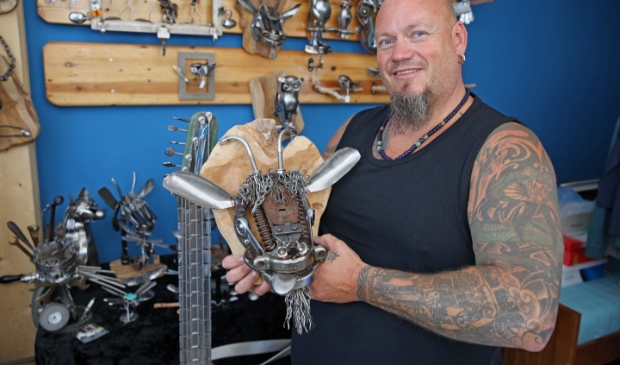 Theo Kroon is een meester in metal-art.