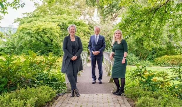 V.l.n.r. burgemeester Karen Heerschop, burgemeester Don Bijl en gedeputeerde Ilse Zaal.