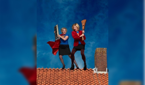 Cabaretières Mylou Frencken en Dorine Wiersma komen naar de Bullekerk met hun programma ‘Waagstukken’.