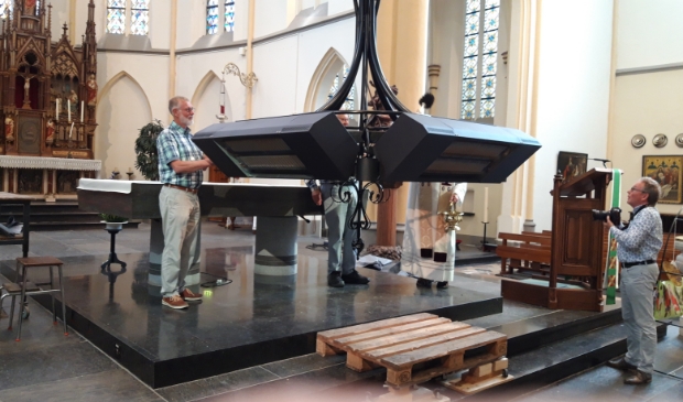 De eerste kroon is deze week geïnstalleerd.