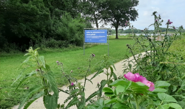 Wat is er nu heerlijker dan op een zonnige zomerdag genieten van water, strand, ligweides, terrassen en heerlijke hapjes en drankjes.