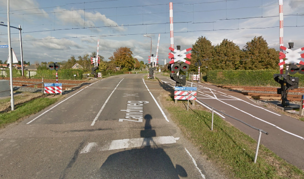 De spoorwegovergang was lang afgesloten.
