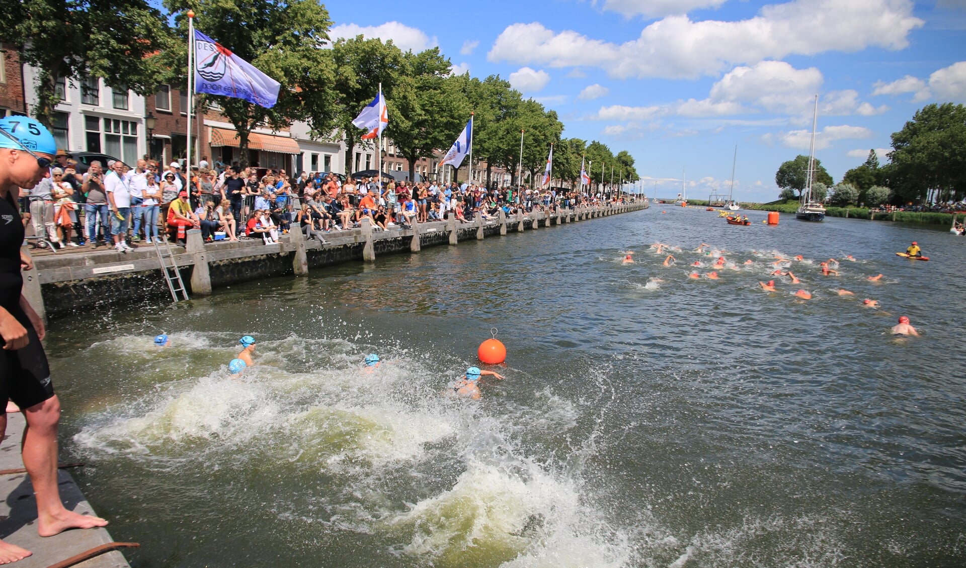Dit keer geen Brakeboertrofee in de Oosterhaven maar in eigen zwemwater.
