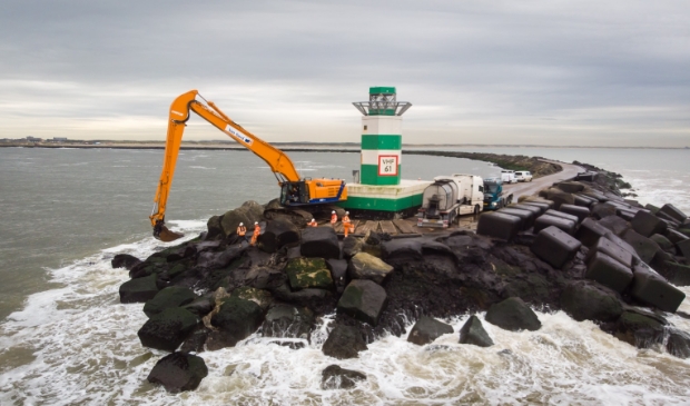 Rijkswaterstaat start op 3 augustus met groot onderhoud aan het zuidelijk havenhoofd IJmuiden.