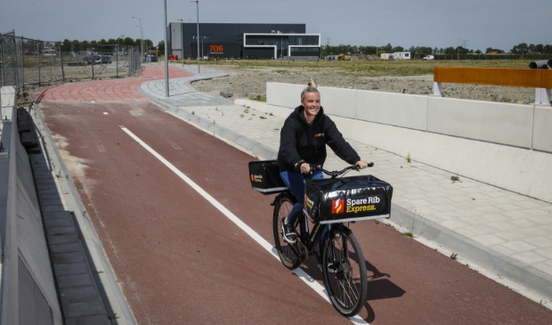 Bezoekers en werknemers kunnen vanaf dit moment veilig heen en weer fietsen tussen de wijk Bangert Oosterpolder en bedrijventerrein Zevenhuis.