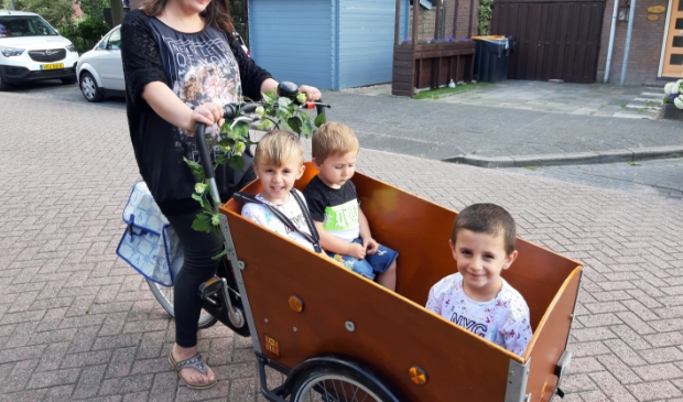 <p>Stichting Interkerkelijk Steunfonds Langedijk geeft ook bakfietsen weg, en dat is voor sommige ouders een hele verademing.</p>