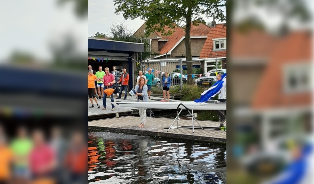 Blijdschap bij de nieuwe skiff.
