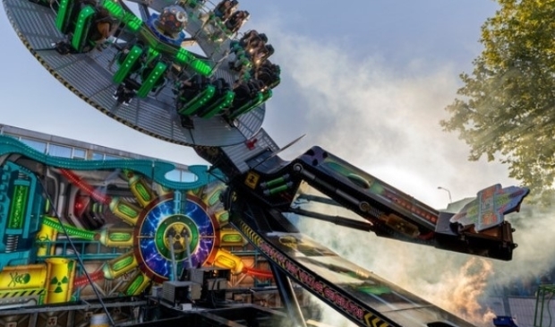 De volendammerkermis, een van Nederlands meest bekende kermissen!