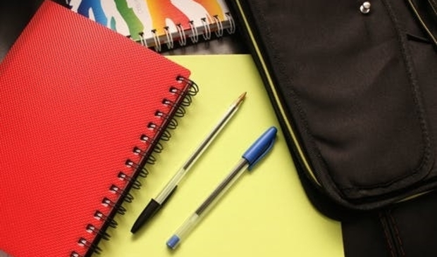 <p>Ook schoolspullen kunnen worden aangeschaft.</p>
