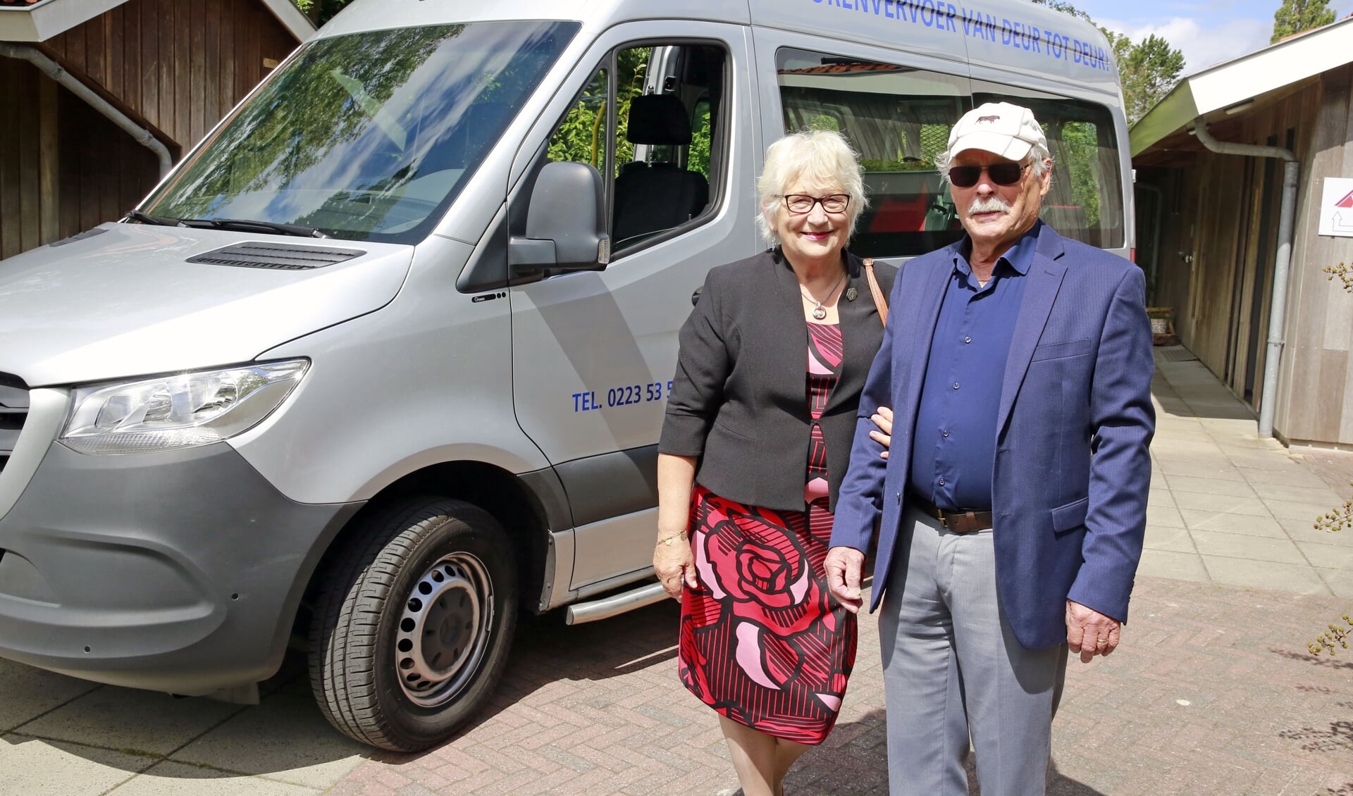 Echtpaar Apeldoorn is dagelijks bezig met de seniorenbus, de vrijwilligers en de ritten.