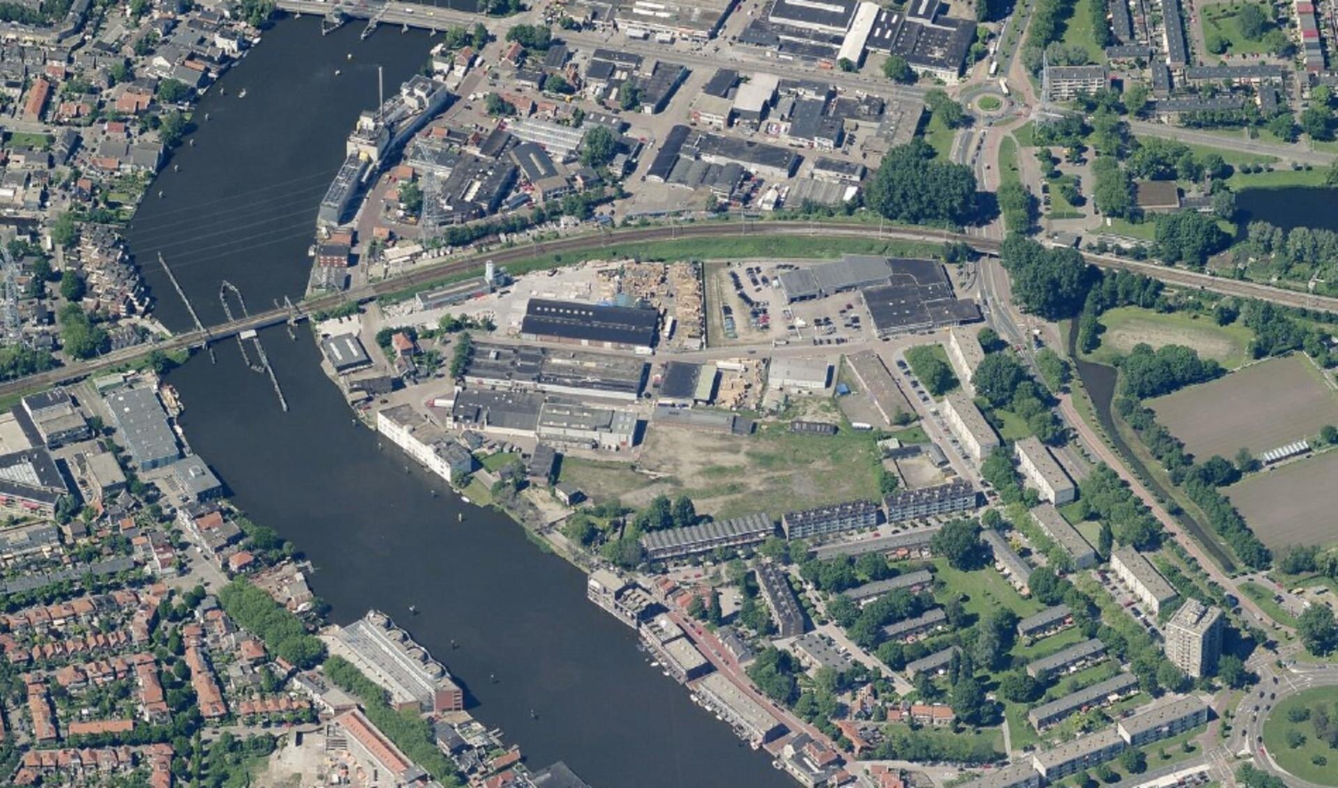 Luchtfoto van de Hofwijk in Zaanstad-Noord. Zaanstad heeft de ambitie om de komende jaren 15.000 tot 20.000 nieuwe woningen te realiseren in bestaande wijken.