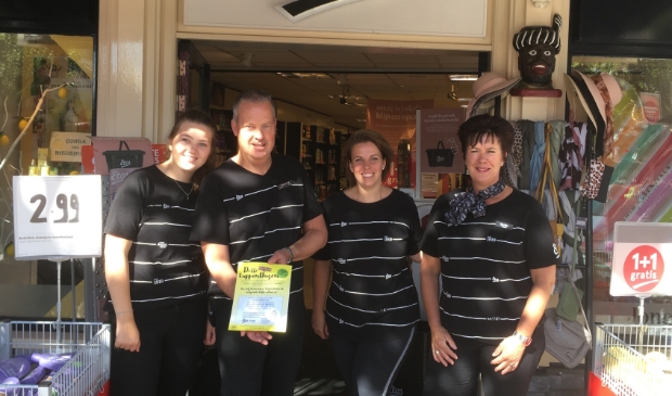 Het team van Etos Jong heet iedereen welkom tijdens de Dolle LappenDagen.