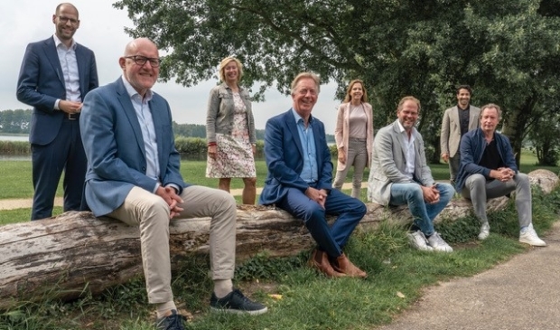 Leden beoordelingscommissie v.l.n.r.: Gideon Nijemanting (Rabobank), Ger Welbers (Alkmaar Marketing), Bea den Bakker (Alkmaar Sport), Rob Niele (Ondernemend Alkmaar), Marie-José van den Kommer (Racktime), Peter Visser (Taskforce Horeca), Farzad Ghaus (onafhankelijke voorzitter van de beoordelingscommissie) en Hans van de Leygraaf (Alkmaars Bolwerk). Niet op de foto afgebeeld: Huub Purmer (Het Nieuwe Warenhuis) en Patrick van Mil (Stedelijk Museum Alkmaar).