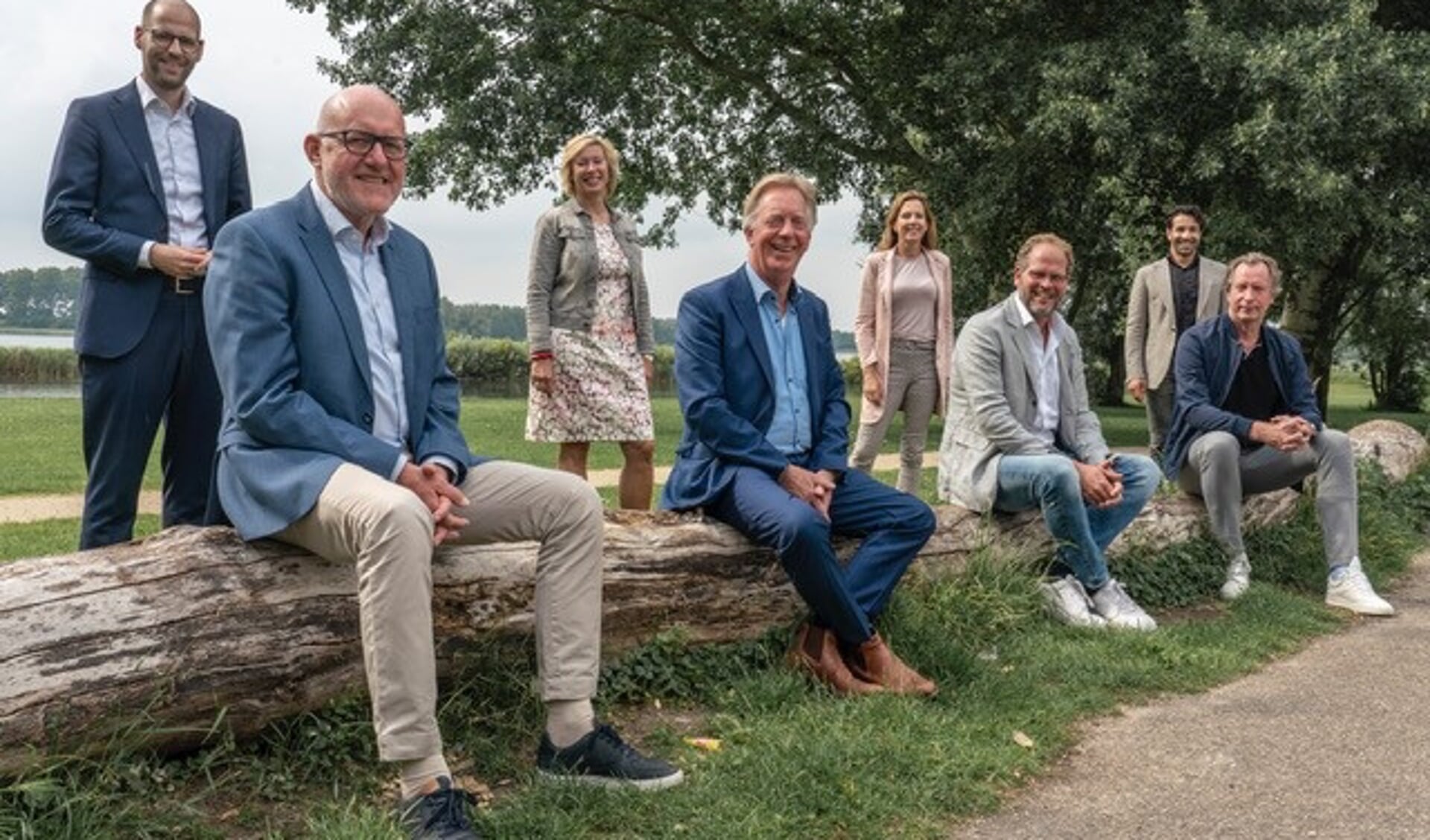 Leden beoordelingscommissie v.l.n.r.: Gideon Nijemanting (Rabobank), Ger Welbers (Alkmaar Marketing), Bea den Bakker (Alkmaar Sport), Rob Niele (Ondernemend Alkmaar), Marie-José van den Kommer (Racktime), Peter Visser (Taskforce Horeca), Farzad Ghaus (onafhankelijke voorzitter van de beoordelingscommissie) en Hans van de Leygraaf (Alkmaars Bolwerk). Niet op de foto afgebeeld: Huub Purmer (Het Nieuwe Warenhuis) en Patrick van Mil (Stedelijk Museum Alkmaar).