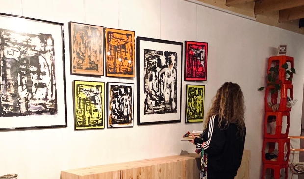 <p>Kara Legebeke in Makersplaats Schagen - expositiewand Makersplaats</p>